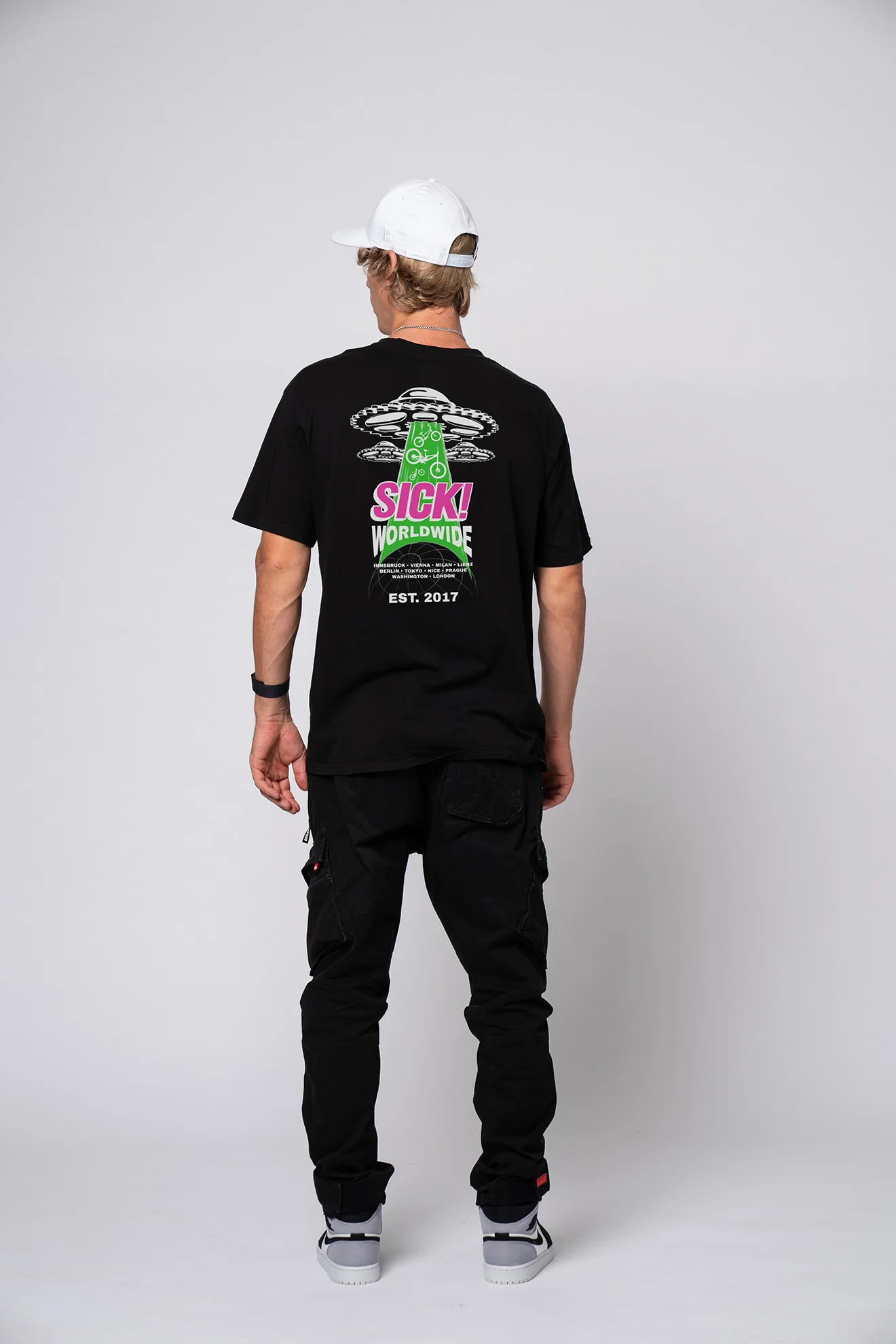 T-Shirt "Established in 2017" - Black - Image 3